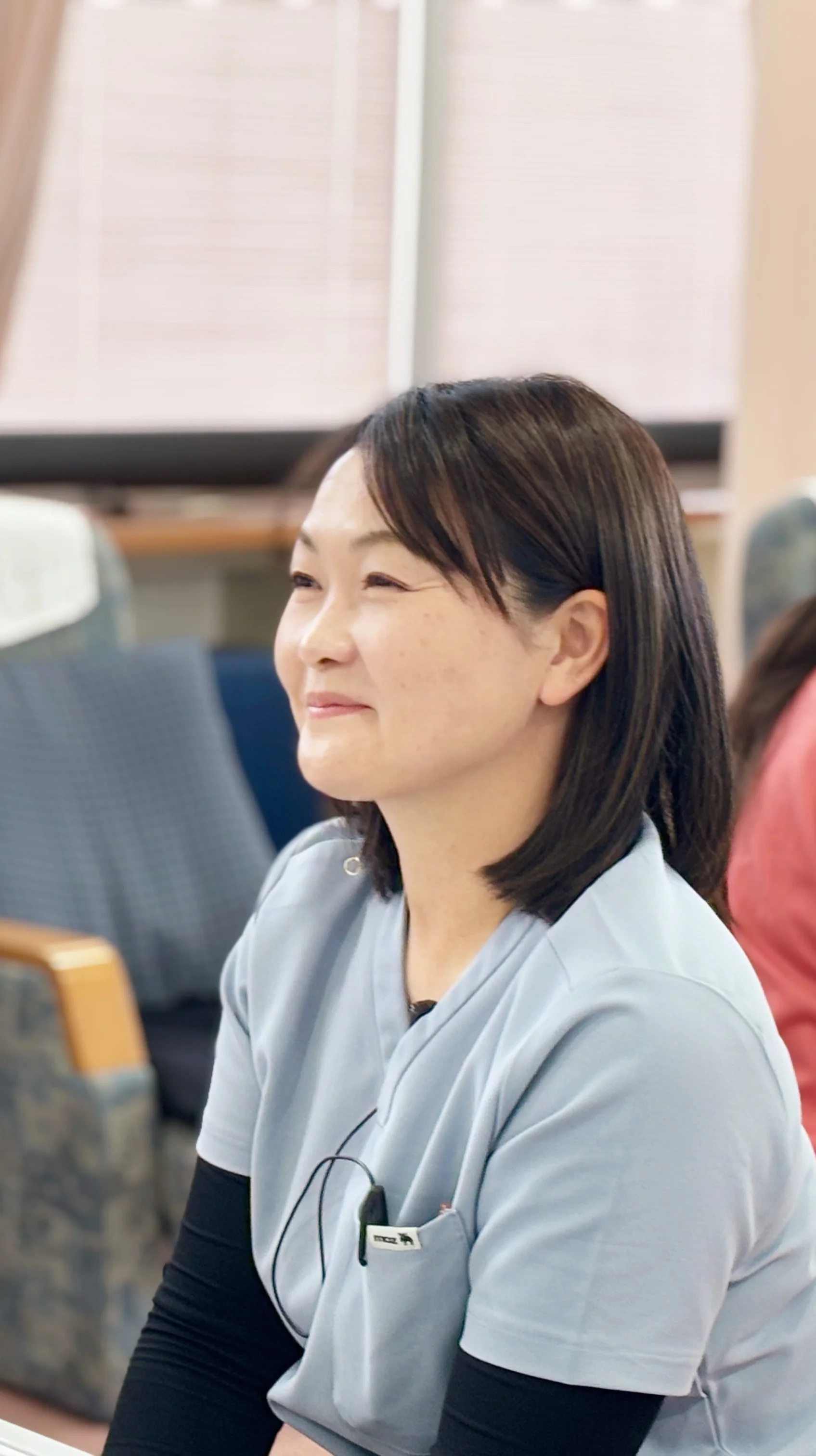 患者さんの話に耳を傾けるスタッフ