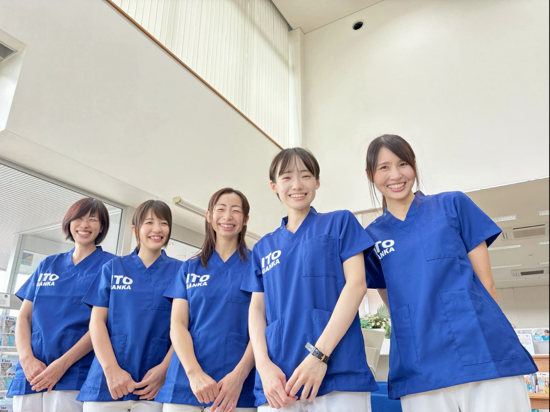 患者さんを迎えるいとう眼科のスタッフ