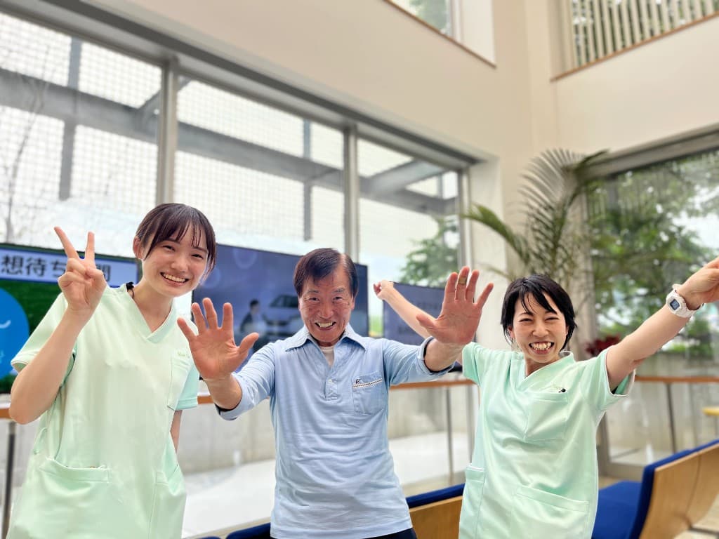 後藤 秀雄さんと、いとう眼科のスタッフ