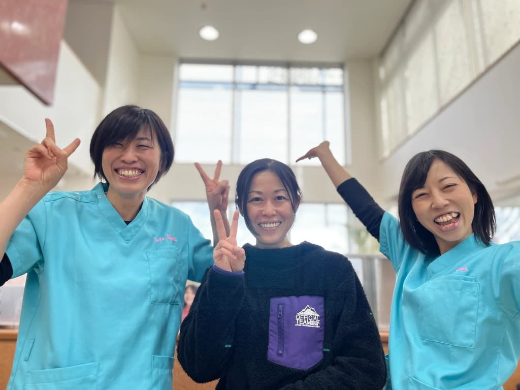 介川 仁美さんと、いとう眼科のスタッフ