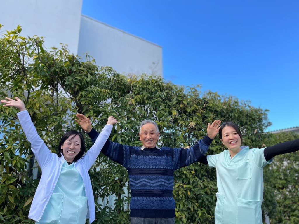 長谷川 義明さんと、いとう眼科のスタッフ