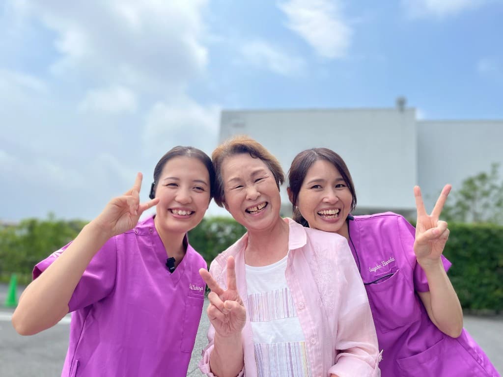 岩田 和代さんと、いとう眼科のスタッフ