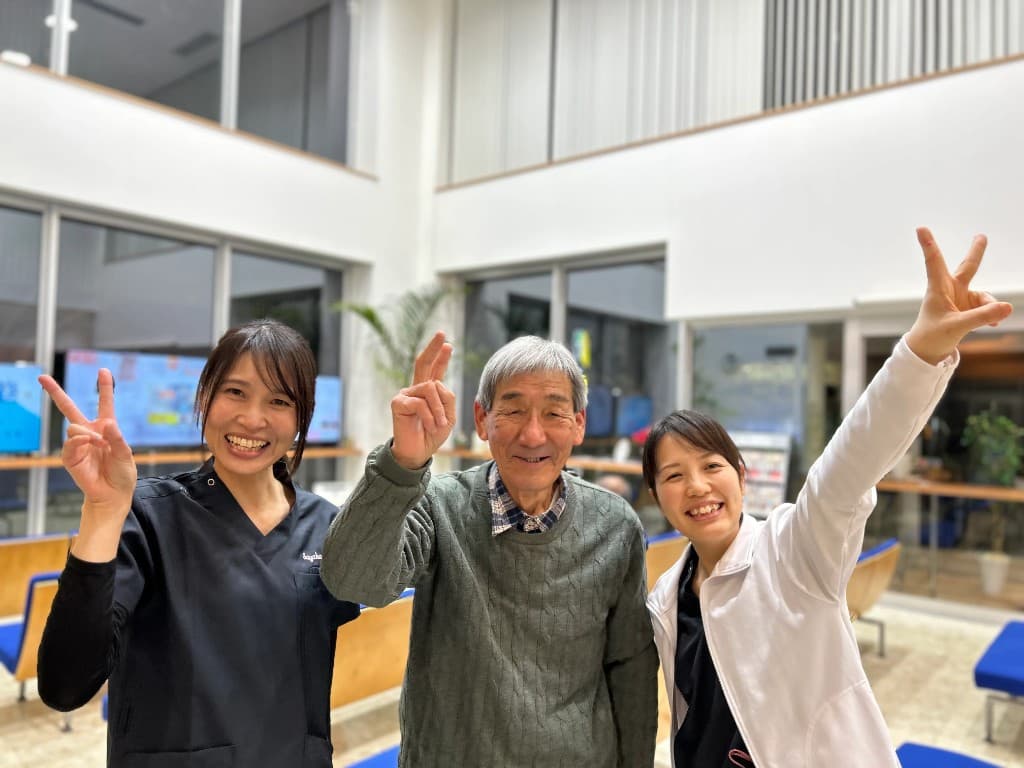 坂本 武志さんと、いとう眼科のスタッフ