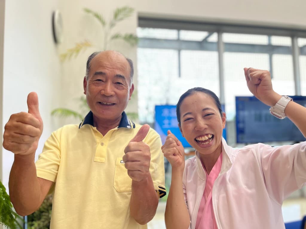 岩﨑 次郎さんと、いとう眼科のスタッフ