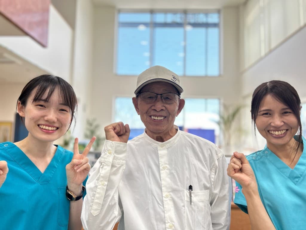 小林 周三さんと、いとう眼科のスタッフ