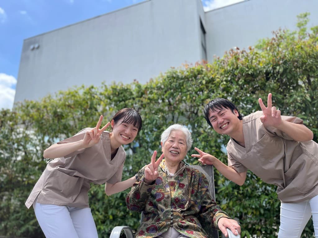 久田 はついさんと、いとう眼科のスタッフ