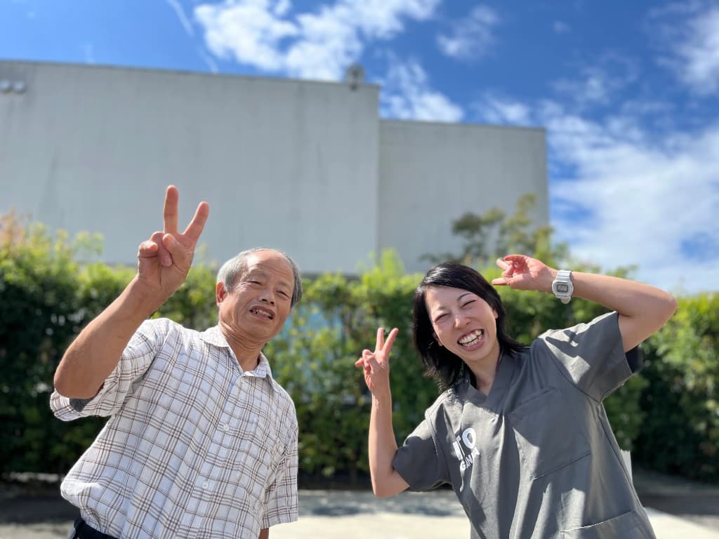 新井 寛さんと、いとう眼科のスタッフ
