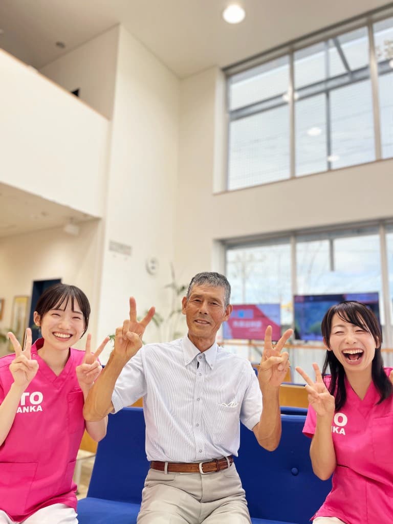 浅見 新一さんと、いとう眼科のスタッフ